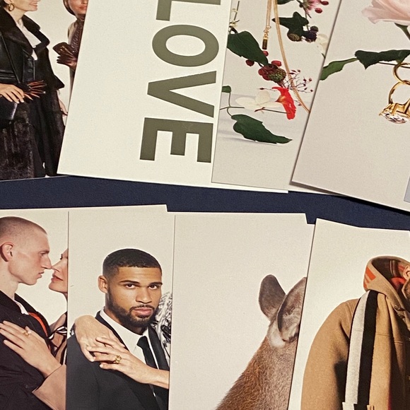 Burberry postcard set - Picture 3 of 9